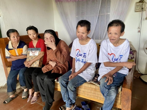 HỖ TRỢ SINH KẾ CHO GIA ĐÌNH NẠN NHÂN CHẤT ĐỘC DA CAM